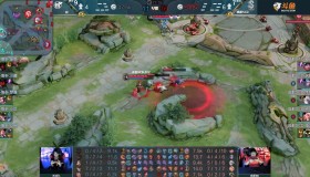 狼队主场活动日，粉丝见面会人气爆棚，Fly与粉丝solo引欢呼。